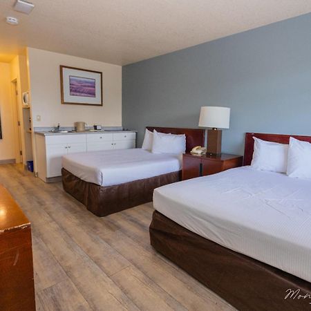 Empire Inn & Suites Penhold Eksteriør billede