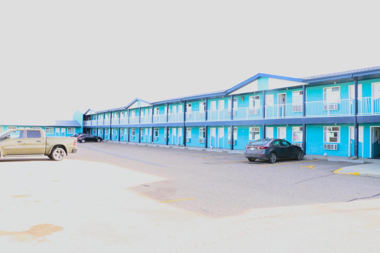 Empire Inn & Suites Penhold Eksteriør billede