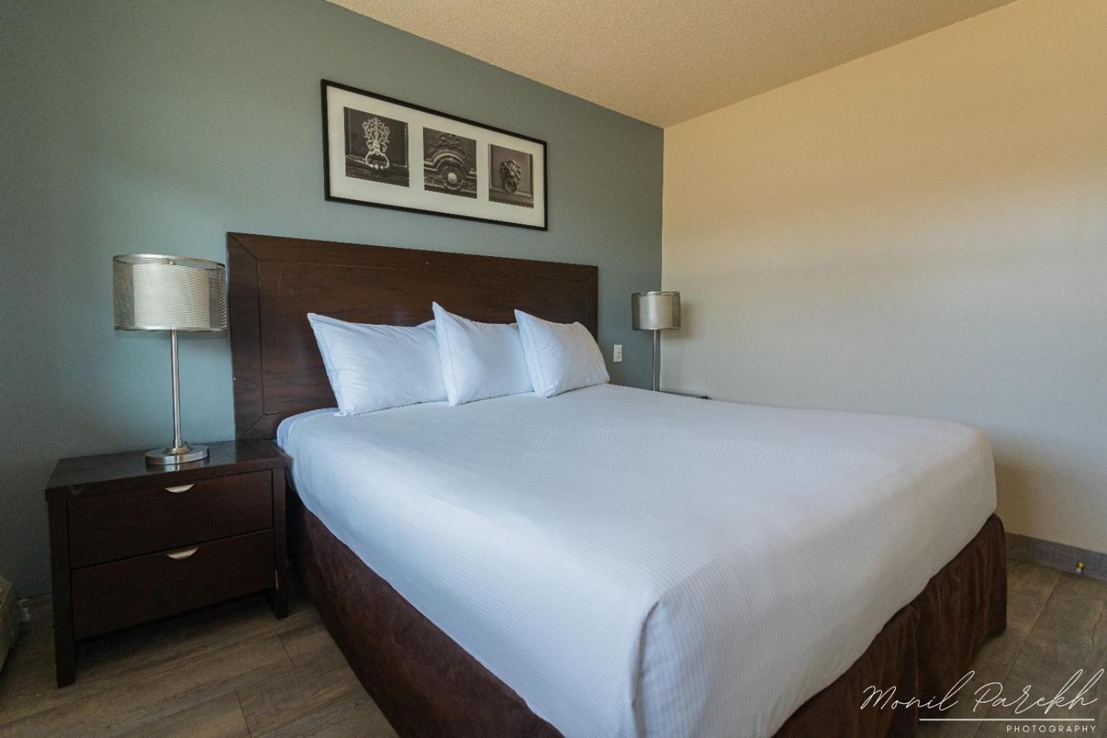 Empire Inn & Suites Penhold Eksteriør billede