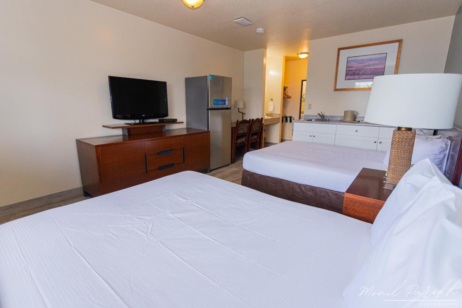Empire Inn & Suites Penhold Eksteriør billede