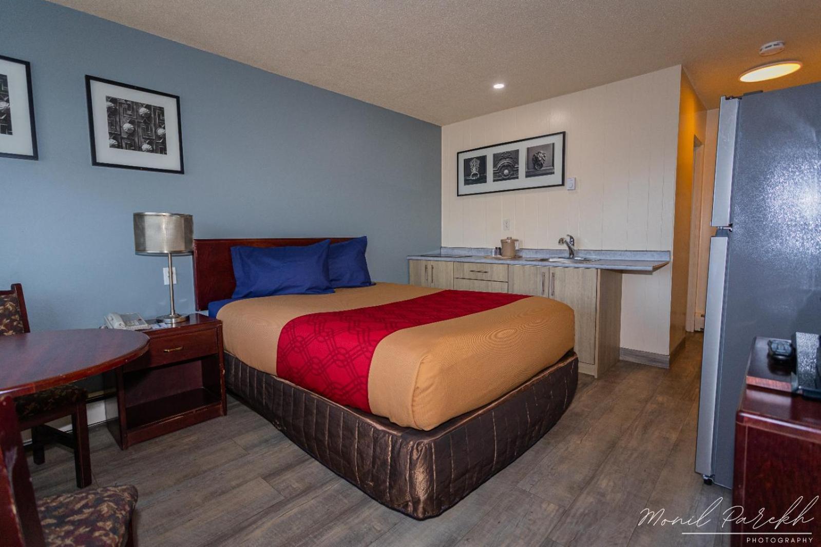 Empire Inn & Suites Penhold Eksteriør billede