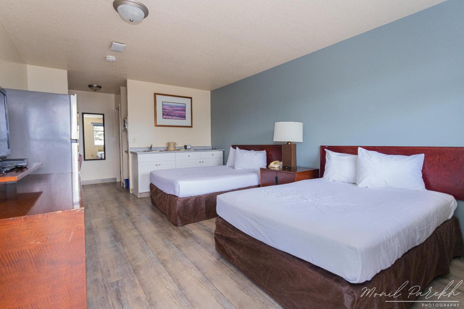 Empire Inn & Suites Penhold Eksteriør billede