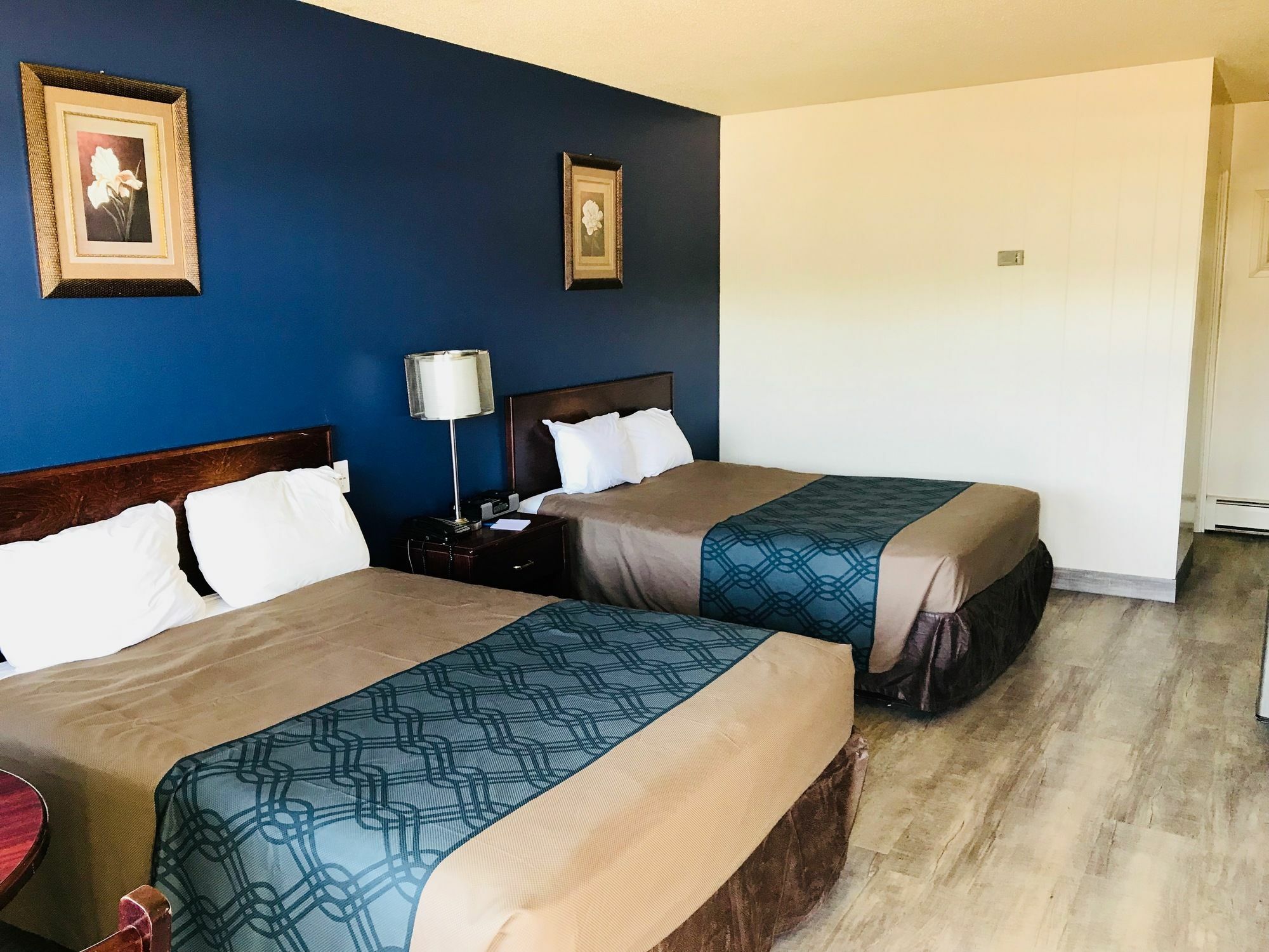 Empire Inn & Suites Penhold Eksteriør billede