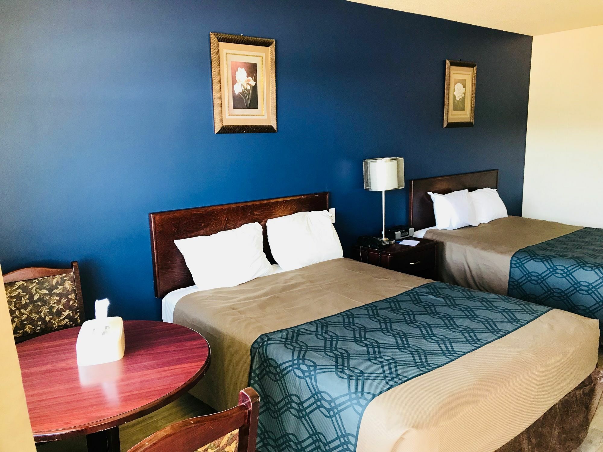 Empire Inn & Suites Penhold Eksteriør billede