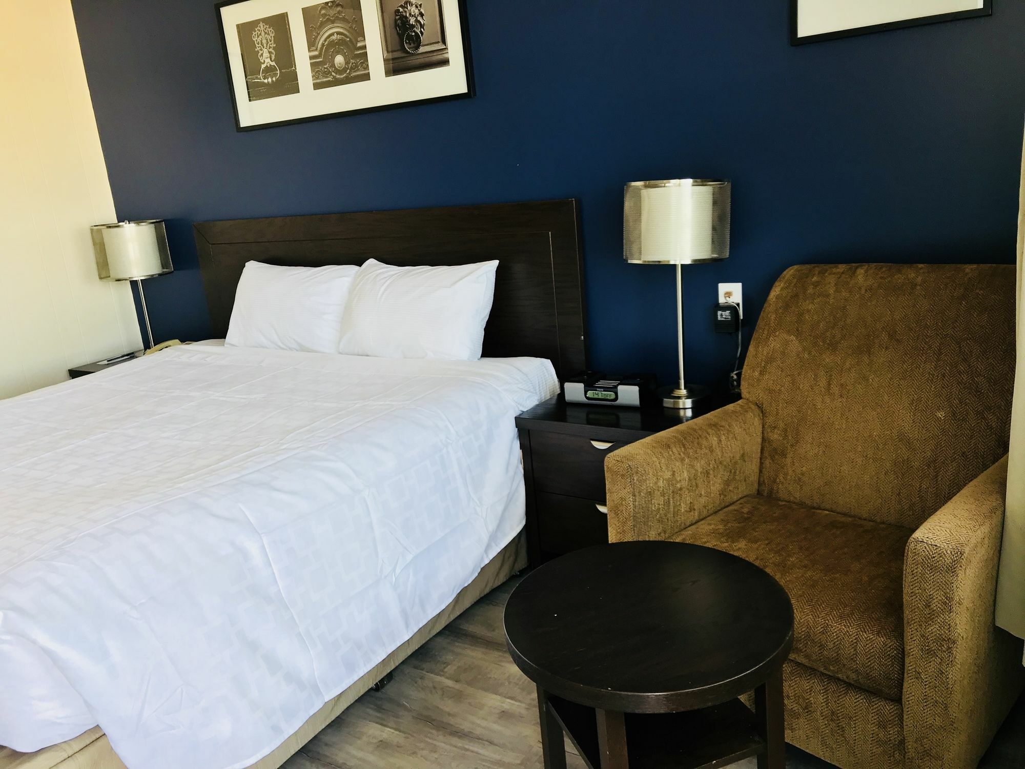 Empire Inn & Suites Penhold Eksteriør billede