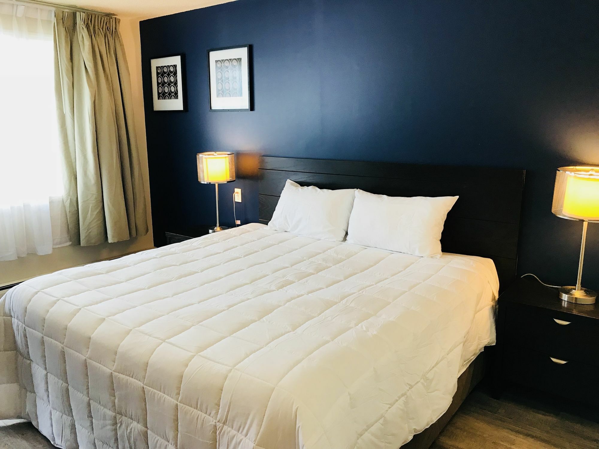 Empire Inn & Suites Penhold Eksteriør billede